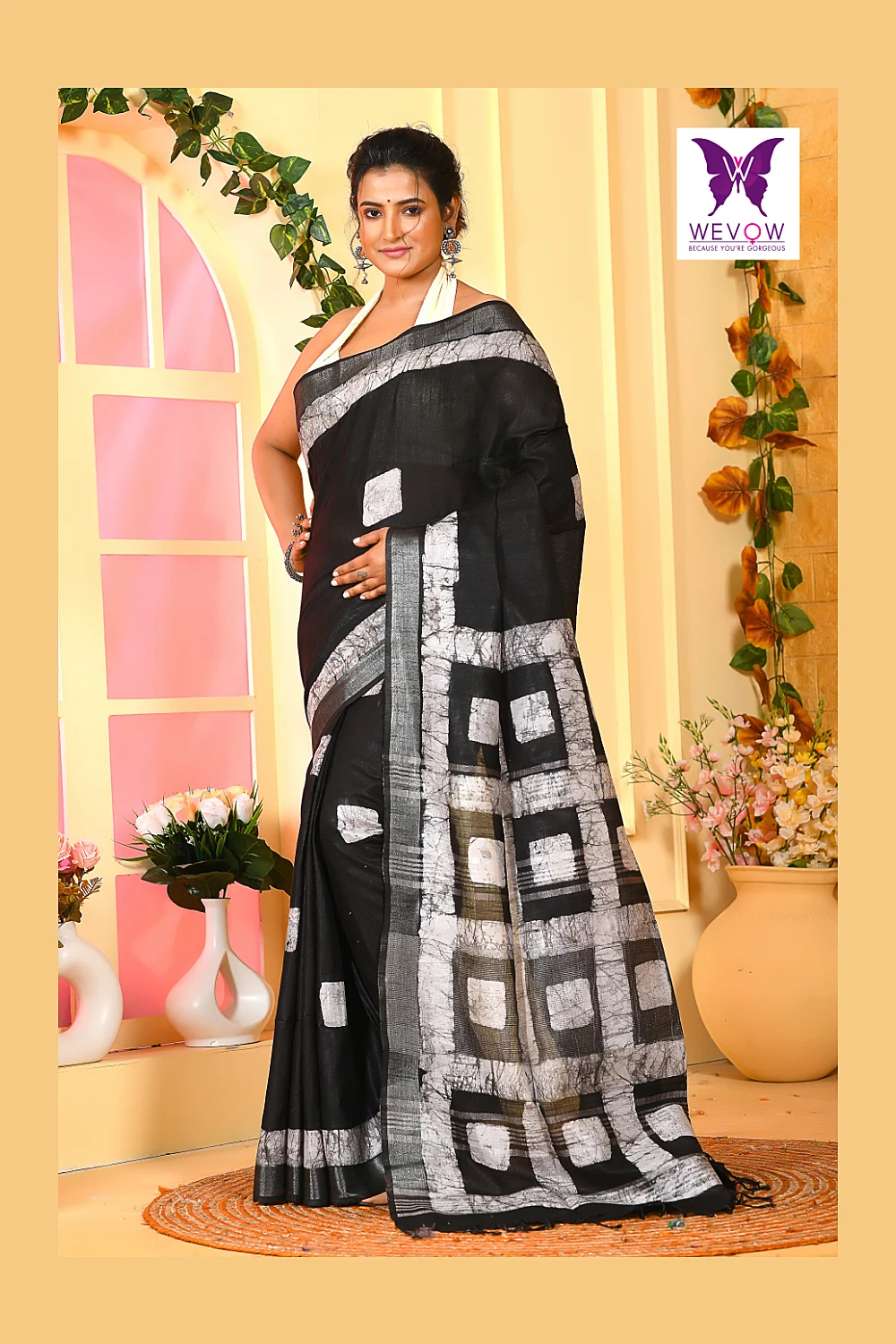 White Handwoven Linen Saree with Embroidery Work | Silver Zari Border –  kihums clothing